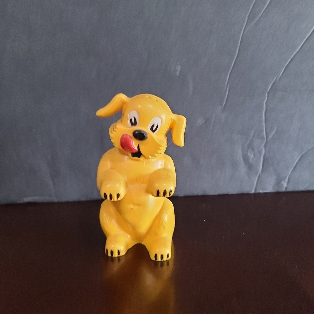 Vintage USA Ohio F&F Mold and die plastic salt shaker dog yellow